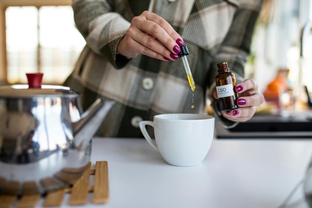 découvrez les bienfaits, les différents usages et les précautions à prendre concernant le cbd en 2026 pour une utilisation sûre et efficace.