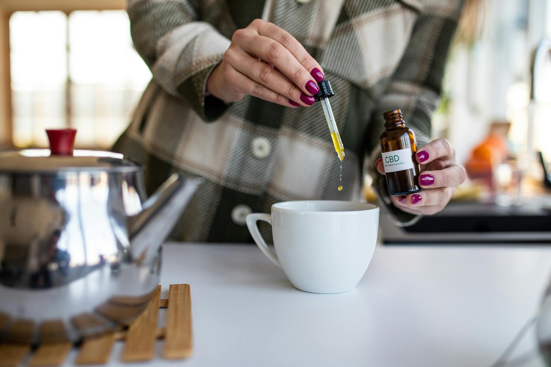 découvrez les bienfaits, les différents usages et les précautions à prendre concernant le cbd en 2026 pour une utilisation sûre et efficace.